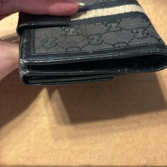 AUTHENTIC GUCCI MEN’S BI-FOLD WALLET - Picture 4 of 9